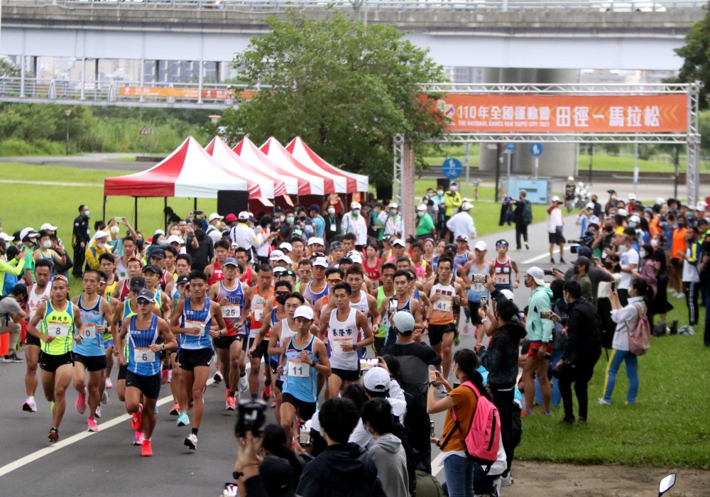全運男子馬拉松賽今年參賽人數55人創新高。林嘉欣／攝影。