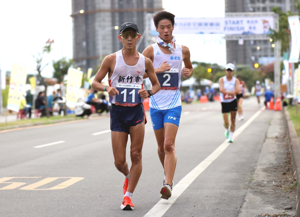 許嘉維(前)在雲林全運20公里競走破大會寫三連霸！林嘉欣／攝影。