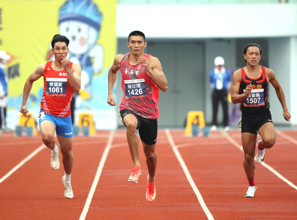 陳玟溥(中)60公尺飆6秒61，打破高懸38年全國紀錄。百公尺資料照片林嘉欣／攝影。