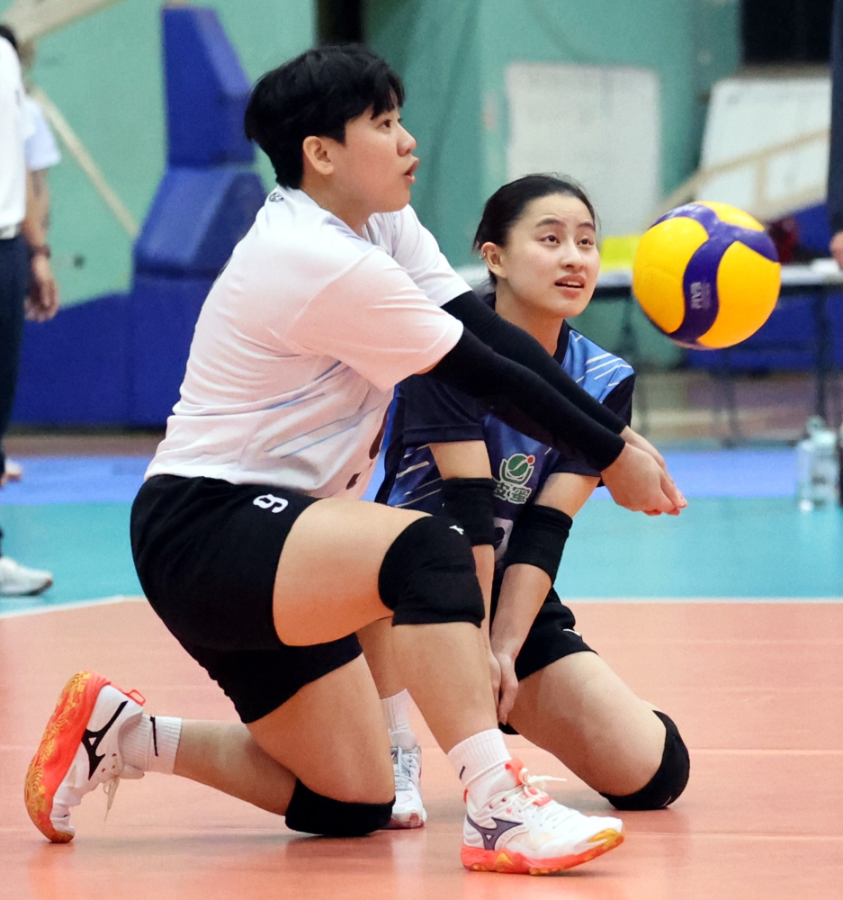 臺師奮力救球。林嘉欣／攝影。