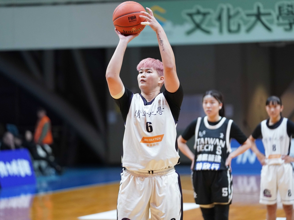 清華大學丁芷容10分9籃板。