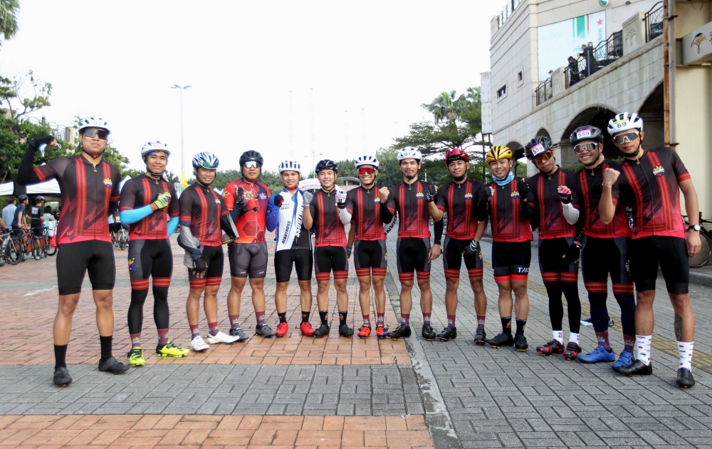 在台菲律賓朋友也組隊參加。中華民國自行車騎士協會提供。