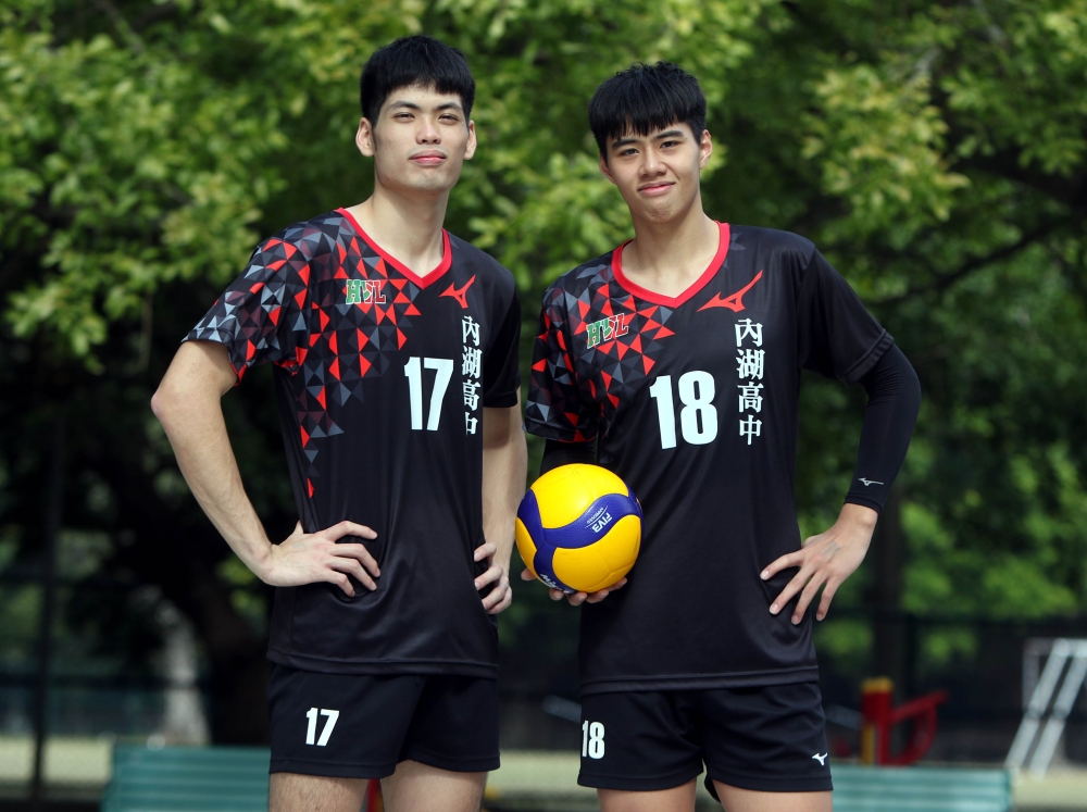 內湖高中楊承恩（左）和彭震宇都是隊中得分之錀。林嘉欣／攝影。