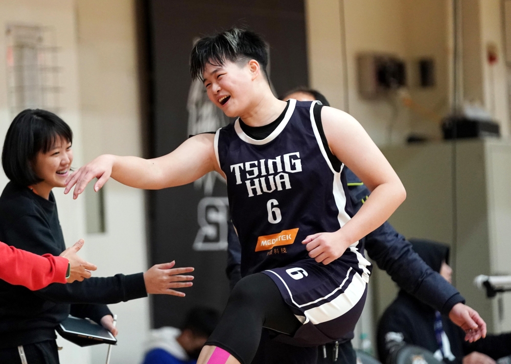 清華大學丁芷容UBA得分28分12籃板。