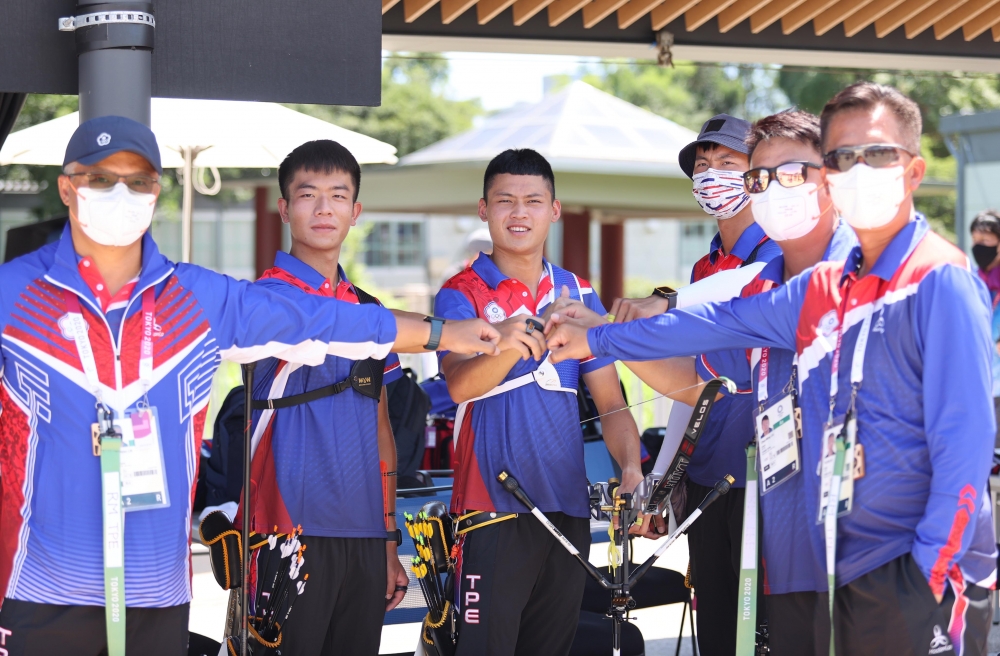 著「ＴＰＥ」隊服出賽的中華射箭隊，在東京奧運力拼佳績。體育署／提供。