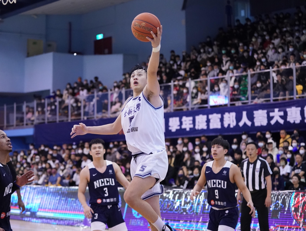 世新大學陳將21分6籃板4助攻。