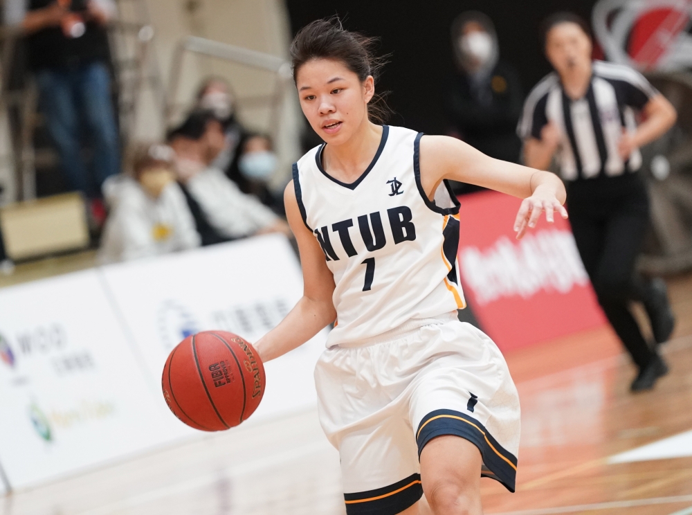 臺北商大柯亭伊UBA一級得分新高19分，外帶12籃板。