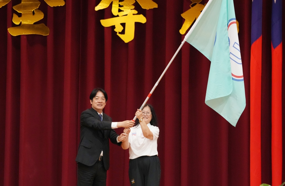 2025年萊茵魯爾世大運中華隊授旗儀式。大專體總提供。