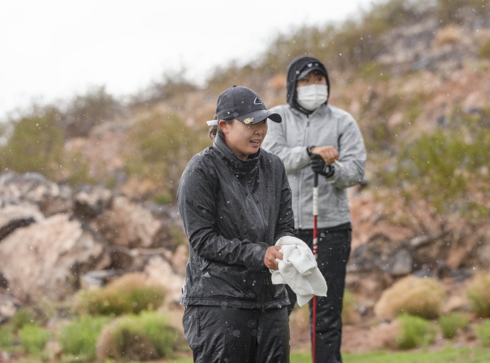 沙漠地帶一下雨天候變得格外嚴酷，圖為韓裔選手Robyn Choi在銅岩錦標賽第二回合。(圖片授權 Jim Bochenek / EPSON Tour)