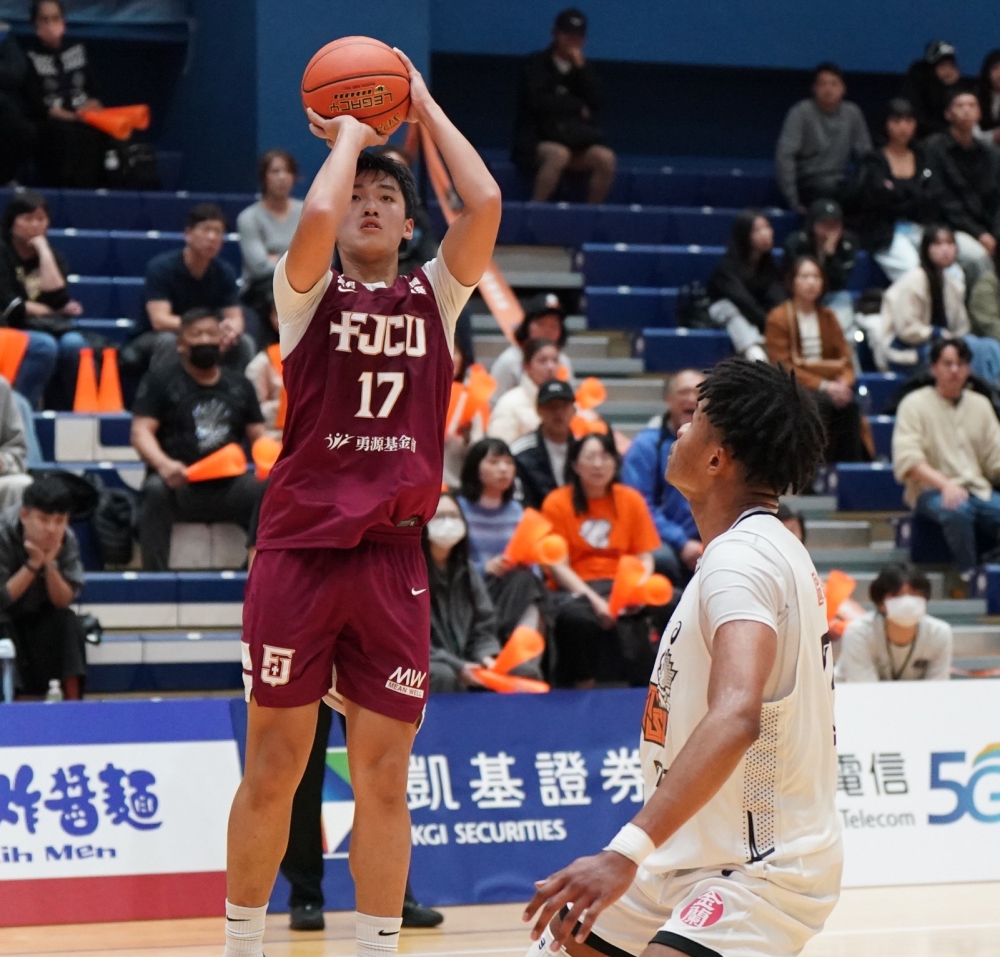 輔仁大學楊曜名18分。