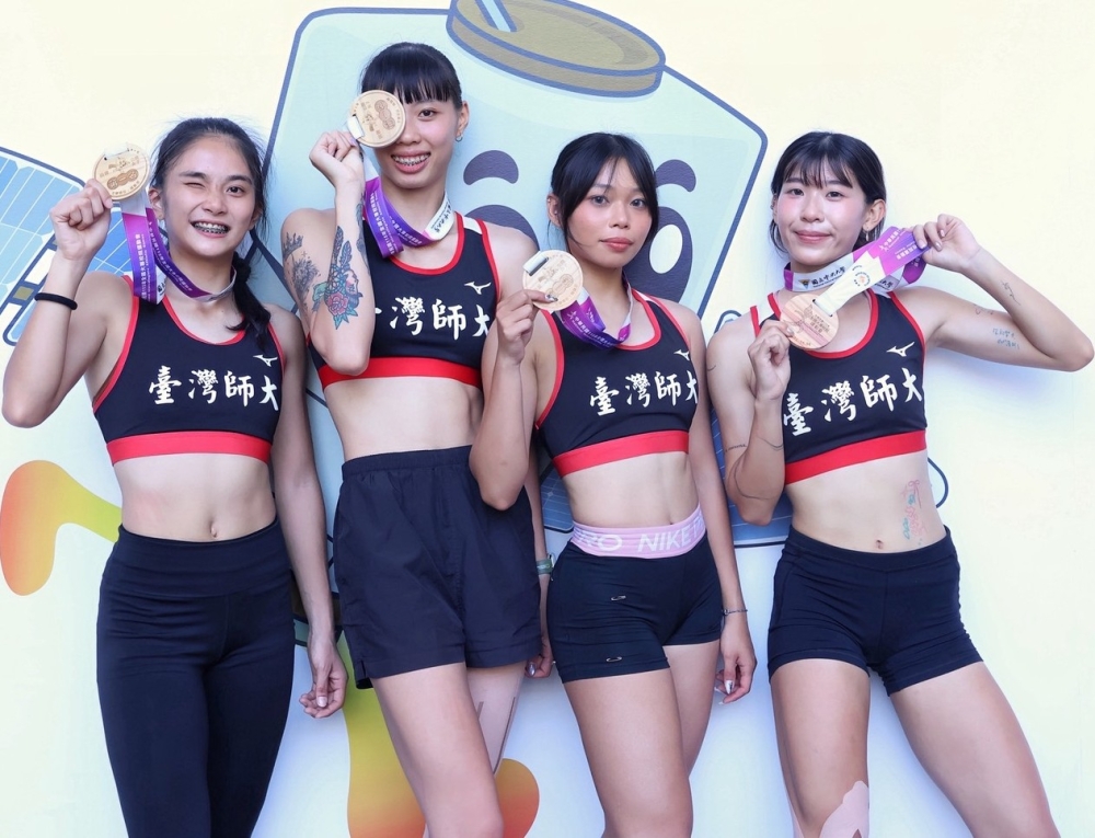謝欣諭(左)和隊友聯手在115全大運公開女4X400公尺接力奪金。謝欣諭提供。