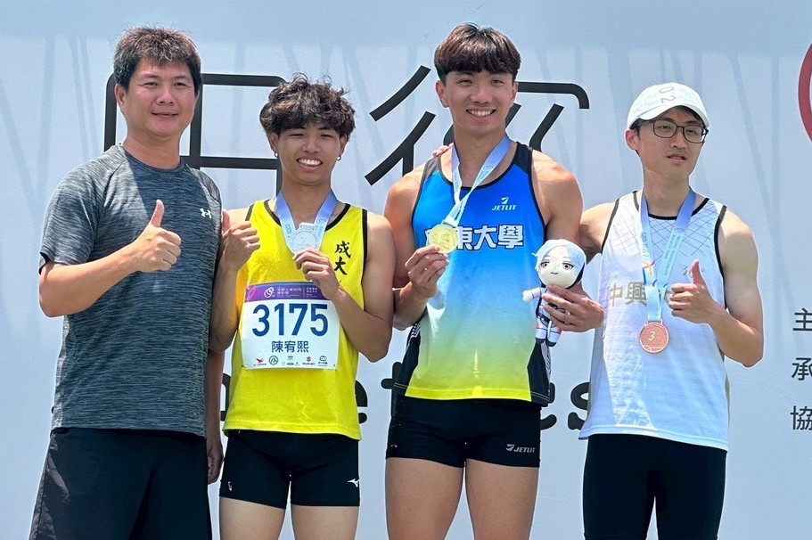 屏東大學陳宥辰48.48(右二)奪得一般男生組400公尺金牌。屏東大學／提供。