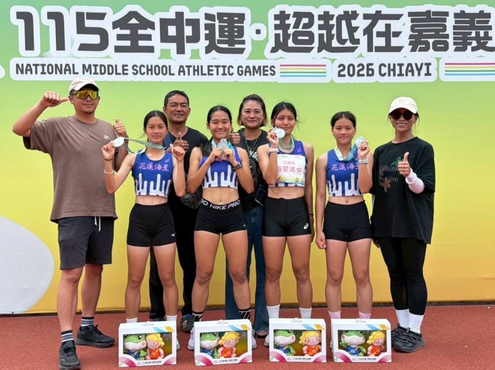 海星高中在嘉義全中運高女1600公尺接力奪銀。呂杰隆教練提供。