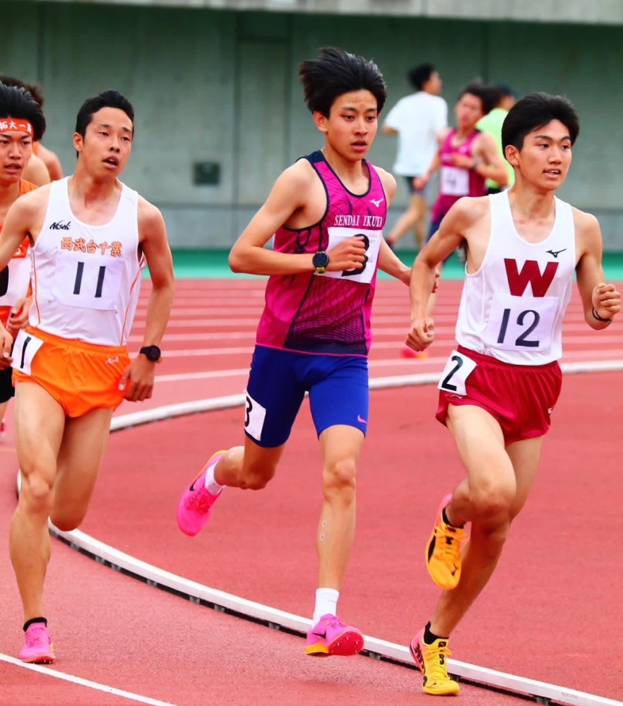 簡子傑(右二)再度打破3000公尺U20全國紀錄。まっちゃん／攝影。