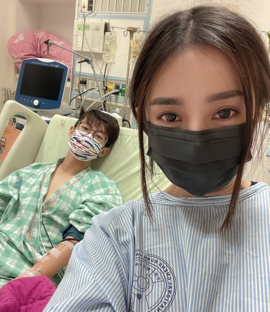 許紹為住院時得到女友悉心照料。許紹為提供。