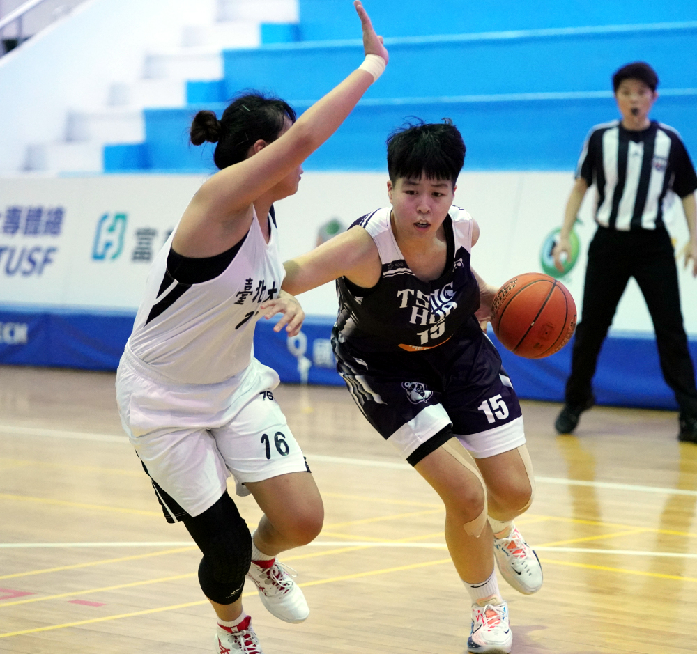 清華大學李芊僾12分13籃板，另有6助攻。