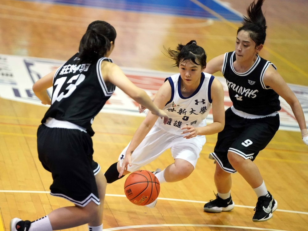 世新大學女籃首戰大勝臺北護大。大專體總提供。下同。