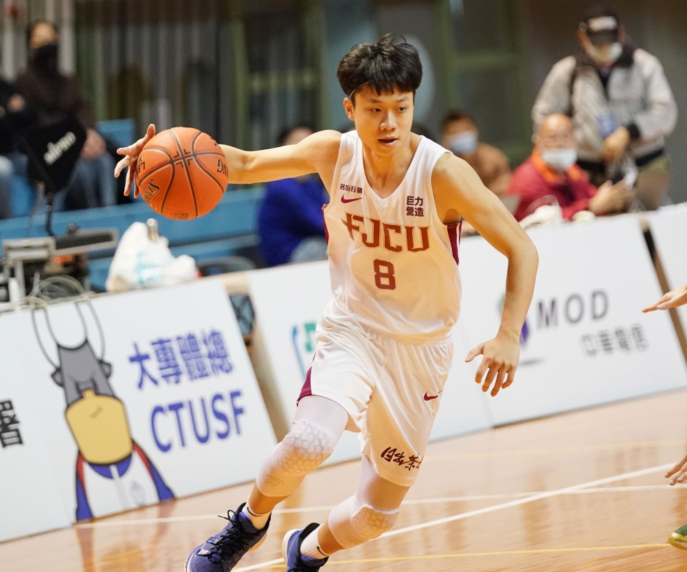 輔仁大學隊長林哲霆15分領軍奪勝。