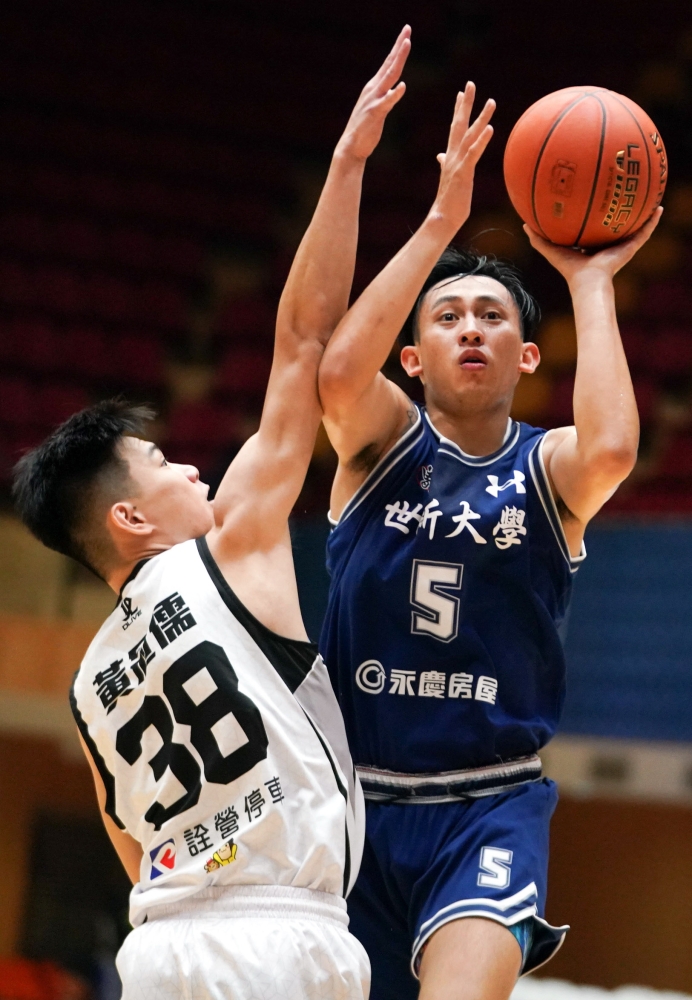 世新大學陳將双17分9籃板。