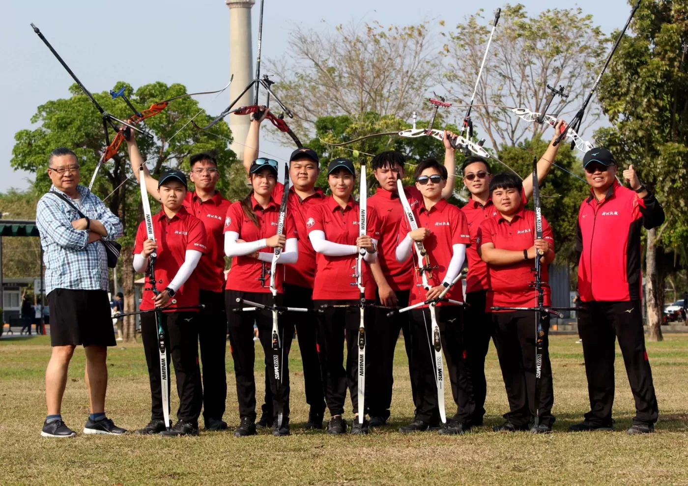 宋守智和新北凱撒隊。中華企業射箭聯盟/提供。