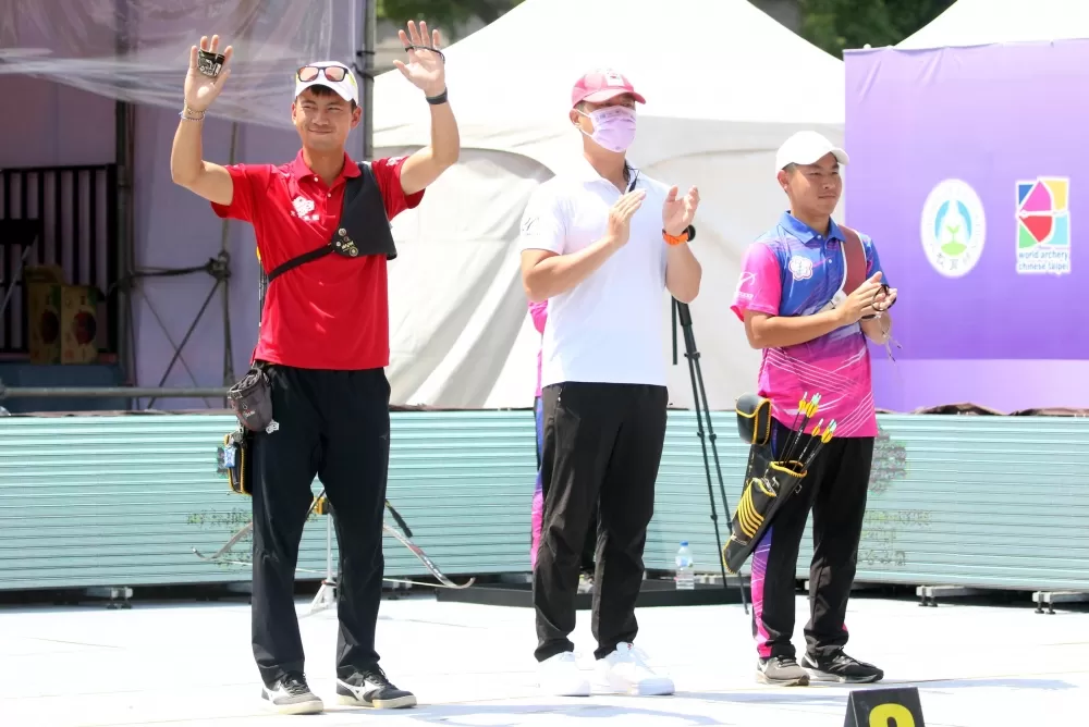 寒舍魏均珩(左)。中華企業射箭聯盟/提供。