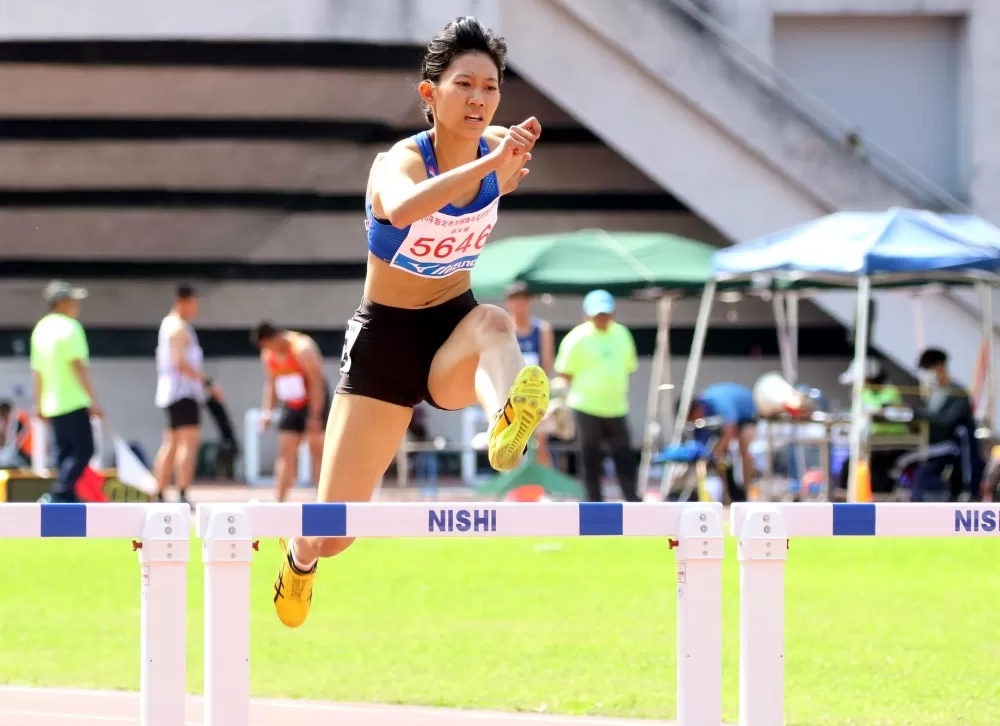 國一時才38公斤的紙片人林美秀，能在全中運、青年盃等全國賽高女400公尺跨欄奪金，證明身材條件並非成功與否唯一條件，關鍵在心態。林嘉欣／攝影。