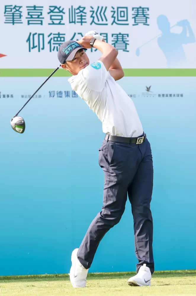王偉軒總桿數141(-3)暫列第二。林聖凱/攝影。