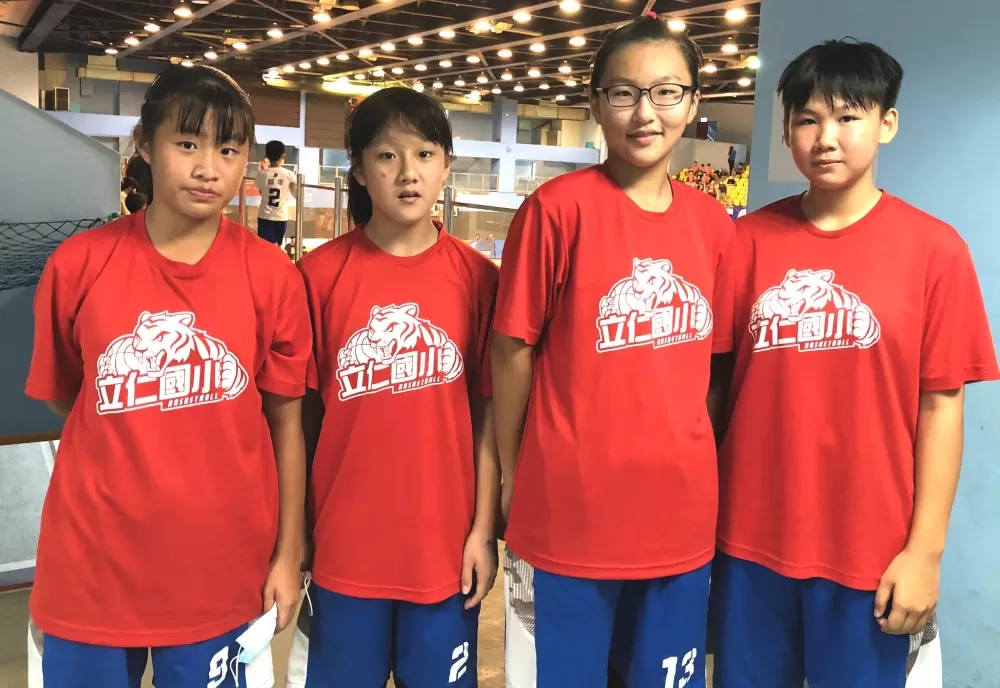 立仁「四劍客」林祐安(右起)、曾姵庭、黃聖蓉、許佾歆。大會提供。