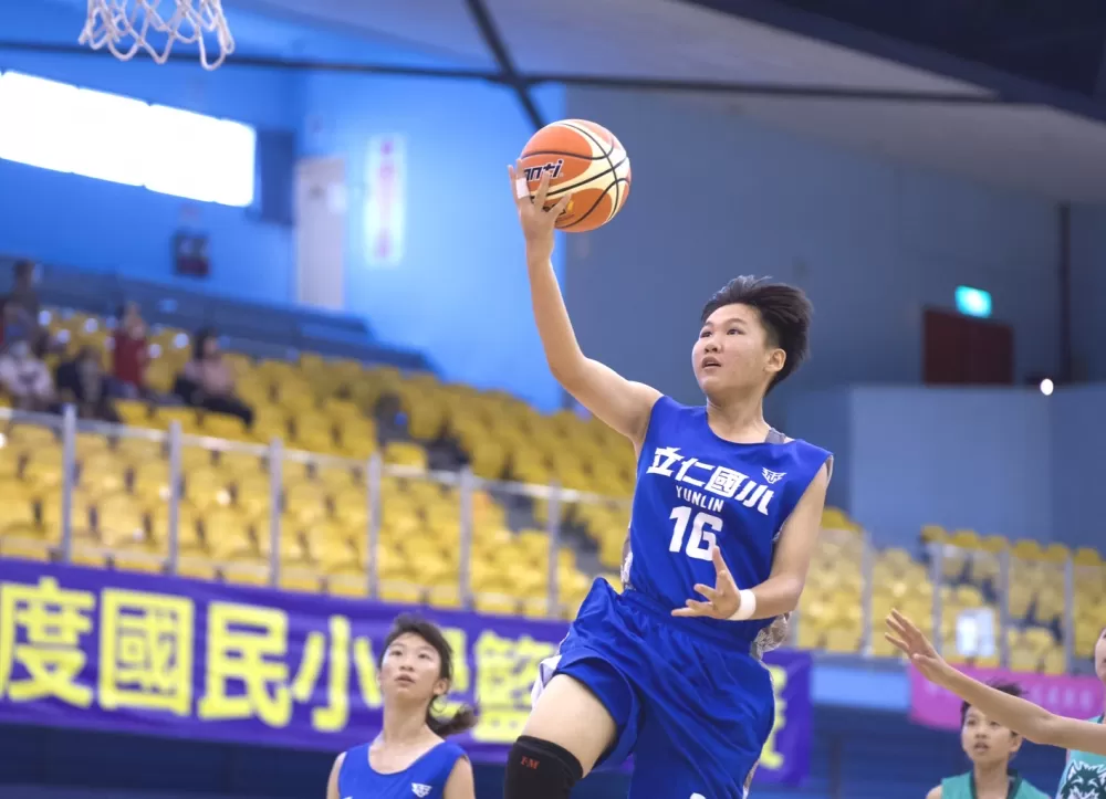 立仁林祐安飛身上籃。大會提供。