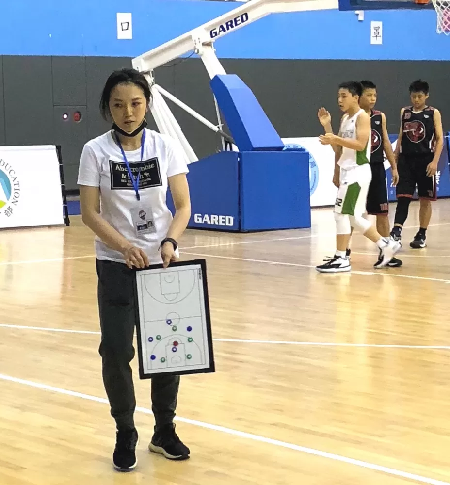 李涵汶戰術盤不離手。大會提供。