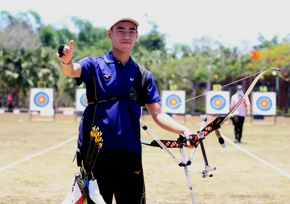 陽明交通大學畢楨煥在一般男子組反曲弓排名賽排第一。林嘉欣／攝影。