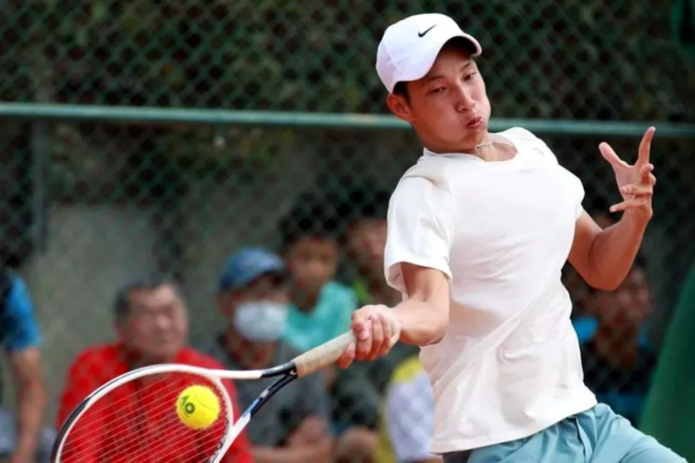 林南勳今天前往美國唸書。高市新莊高中／提供。