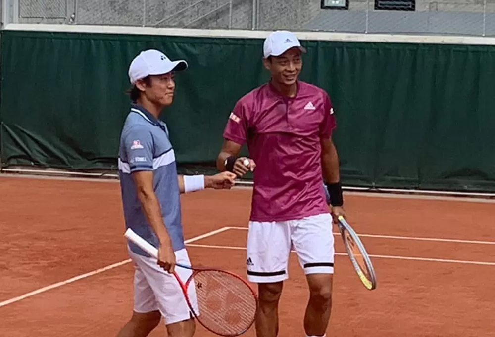 盧彥勳（右）和西岡良仁。取自盧彥勳粉專。