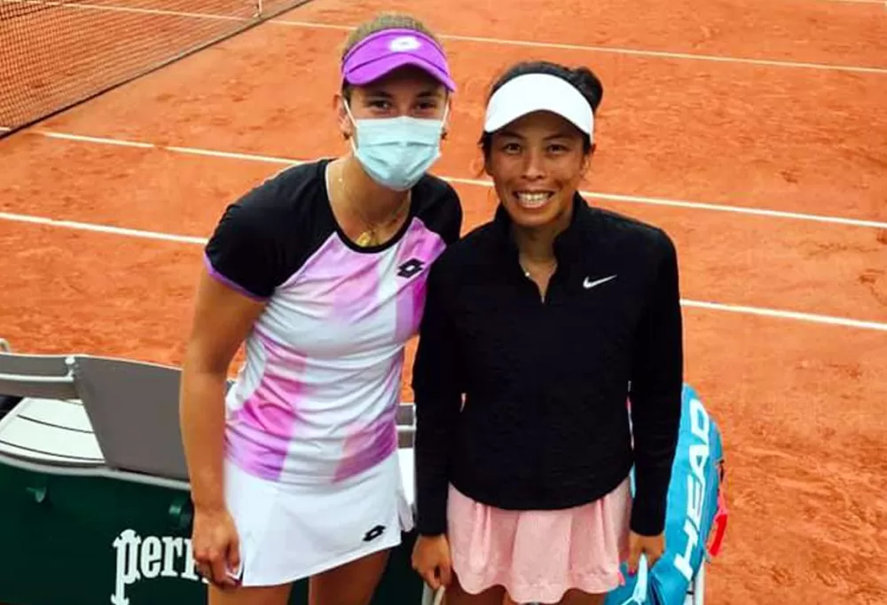 謝淑薇(右)和搭檔在法網女雙16強止步。圖/取自謝淑薇粉專。