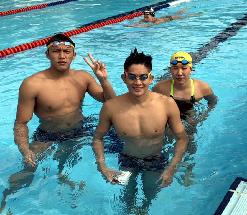 中華隊泳將曾楷文(左起)、卓承齊和王怡臻。中華民國游泳協會國際組提供。