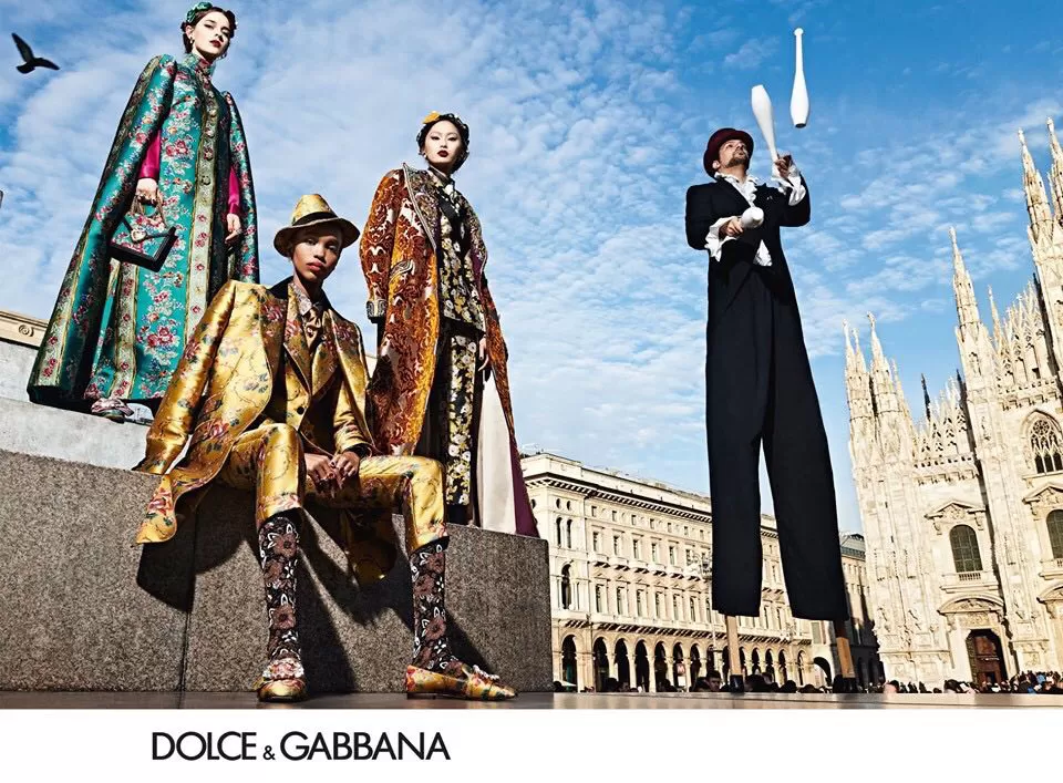 張瑜秦(右二)是D&G品牌2019秋冬全球形象廣告模特兒。D&G提供。