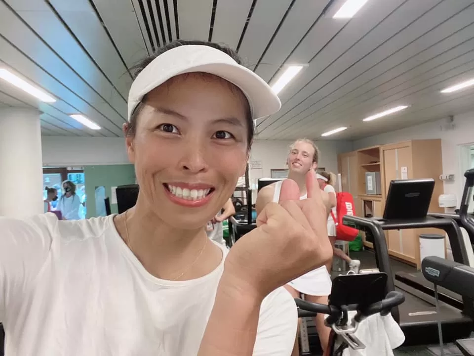 謝淑薇和搭檔梅滕絲直落二闖進溫布頓網球賽八強。圖取自/謝淑薇粉專。