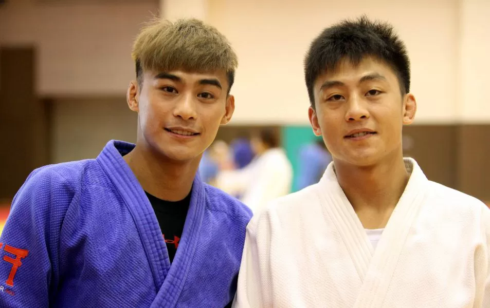 楊勇緯(左)出身柔道世家,哥哥也是柔道選手。林嘉欣/攝影。