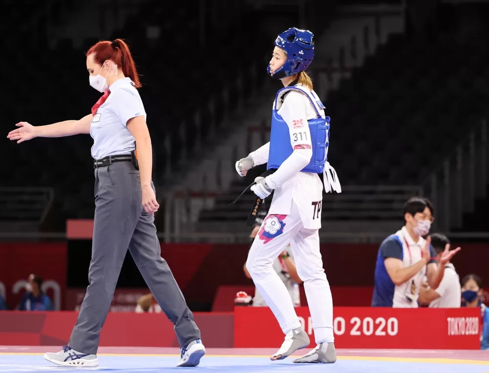 羅嘉翎(右)勇奪銅牌。體育署提供。