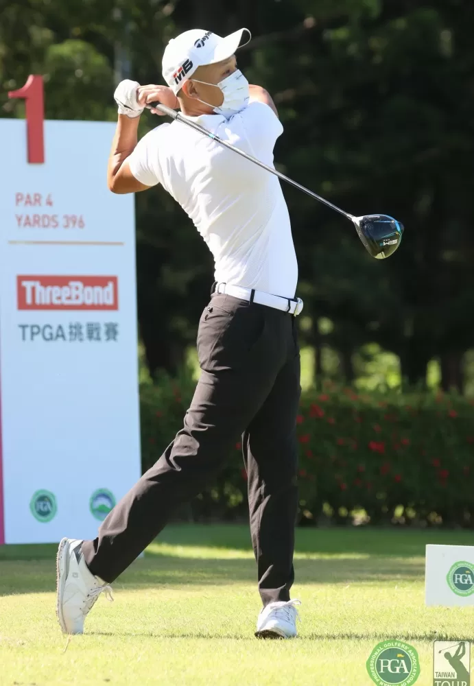 第一回合張建棋67桿(-5)暫並列第一。