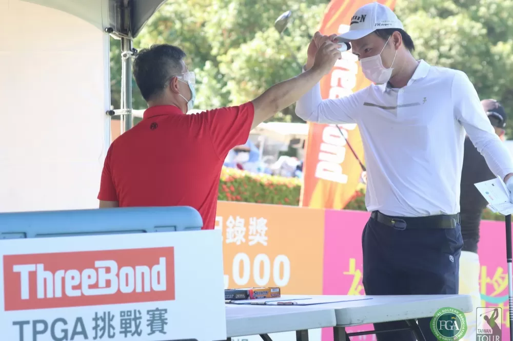 大會加強防疫工作,選手均需量體溫與戴口罩。