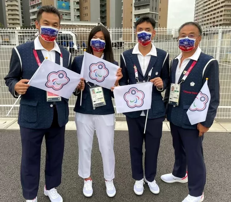 中華隊由總領隊沈啟賓及副領隊何維華領軍,掌旗官為田徑好手劉雅婷/楊川輝,體育署提供。(下同)