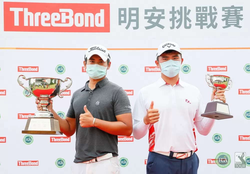 冠軍蔡宗佑(左)和業餘冠軍蘇晉弘。
