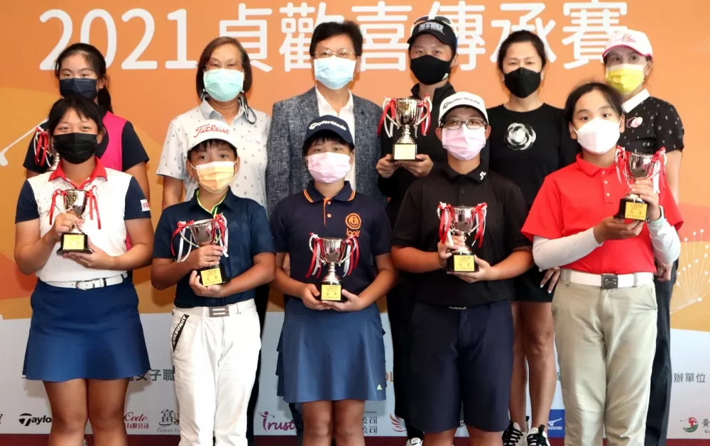 貞歡喜傳承賽各組冠軍得主和貴賓合影。大會提供(下同)。