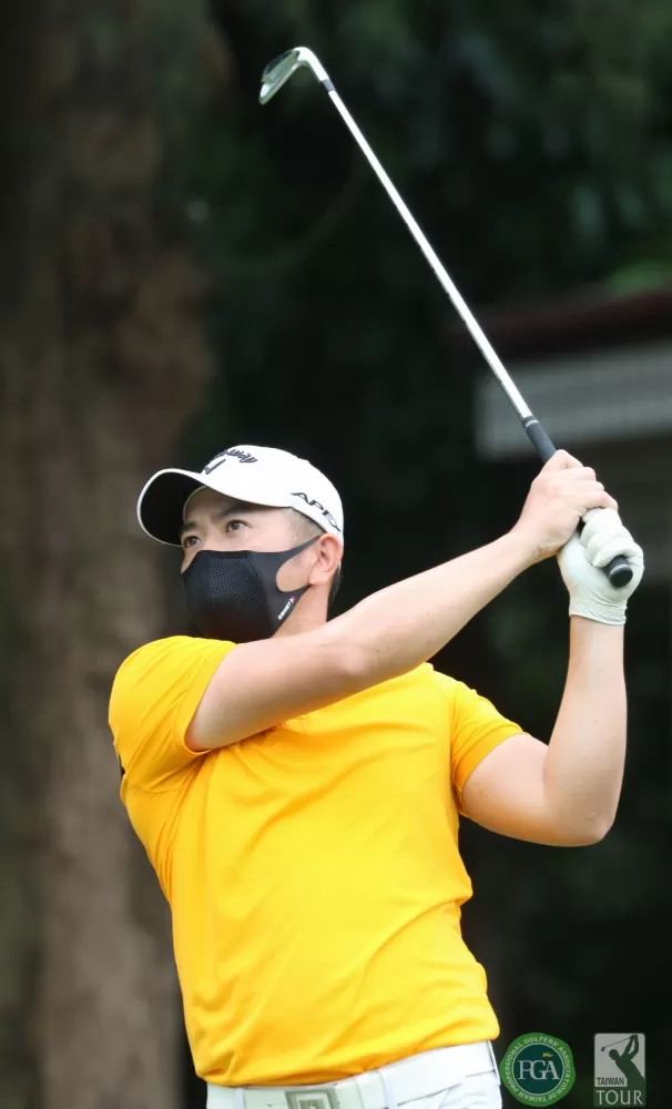 第一回合詹世昌67桿(-5)暫列第一。鍾豐榮/攝影(下同)。