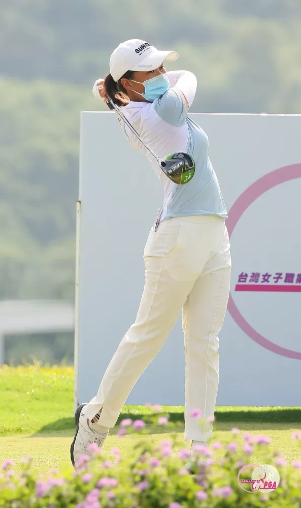 蔡欣恩70桿(-2),暫並列第四。