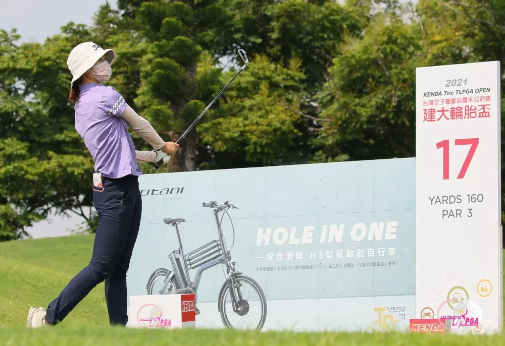 洪玉霖兩回合總桿139桿(-5),暫時並列第二。