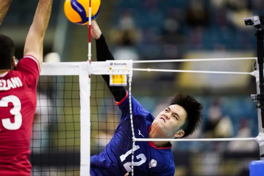 中華隊宋柏霆邊陲扣殺。亞排聯提供(下同)。