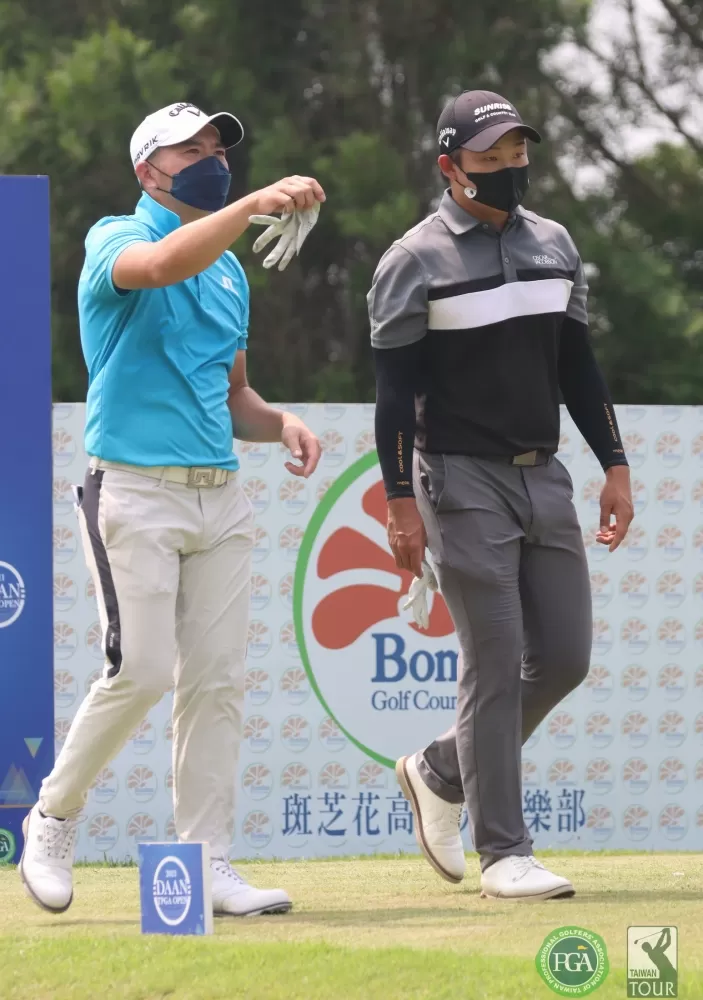 大安公開賽第二回合李玠柏(右)和詹世昌(-8)暫並列第一。