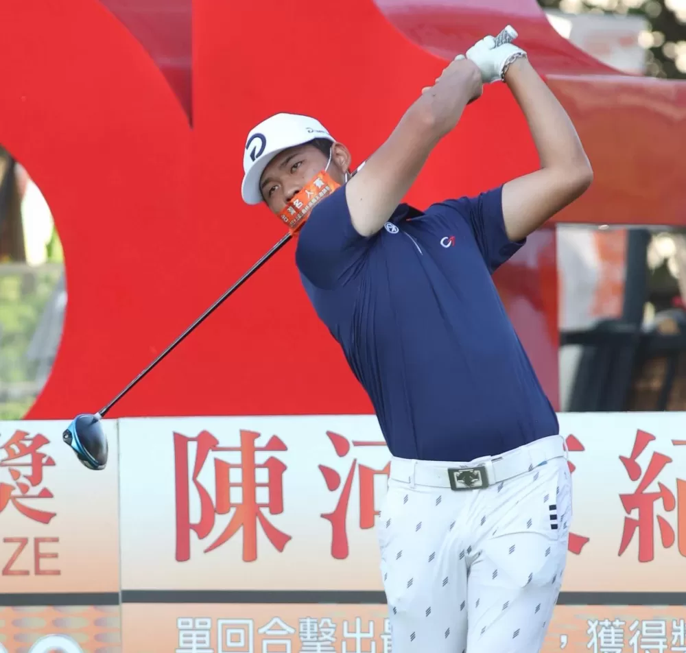 業餘選手洪昭鑫以70桿暫並列第二。